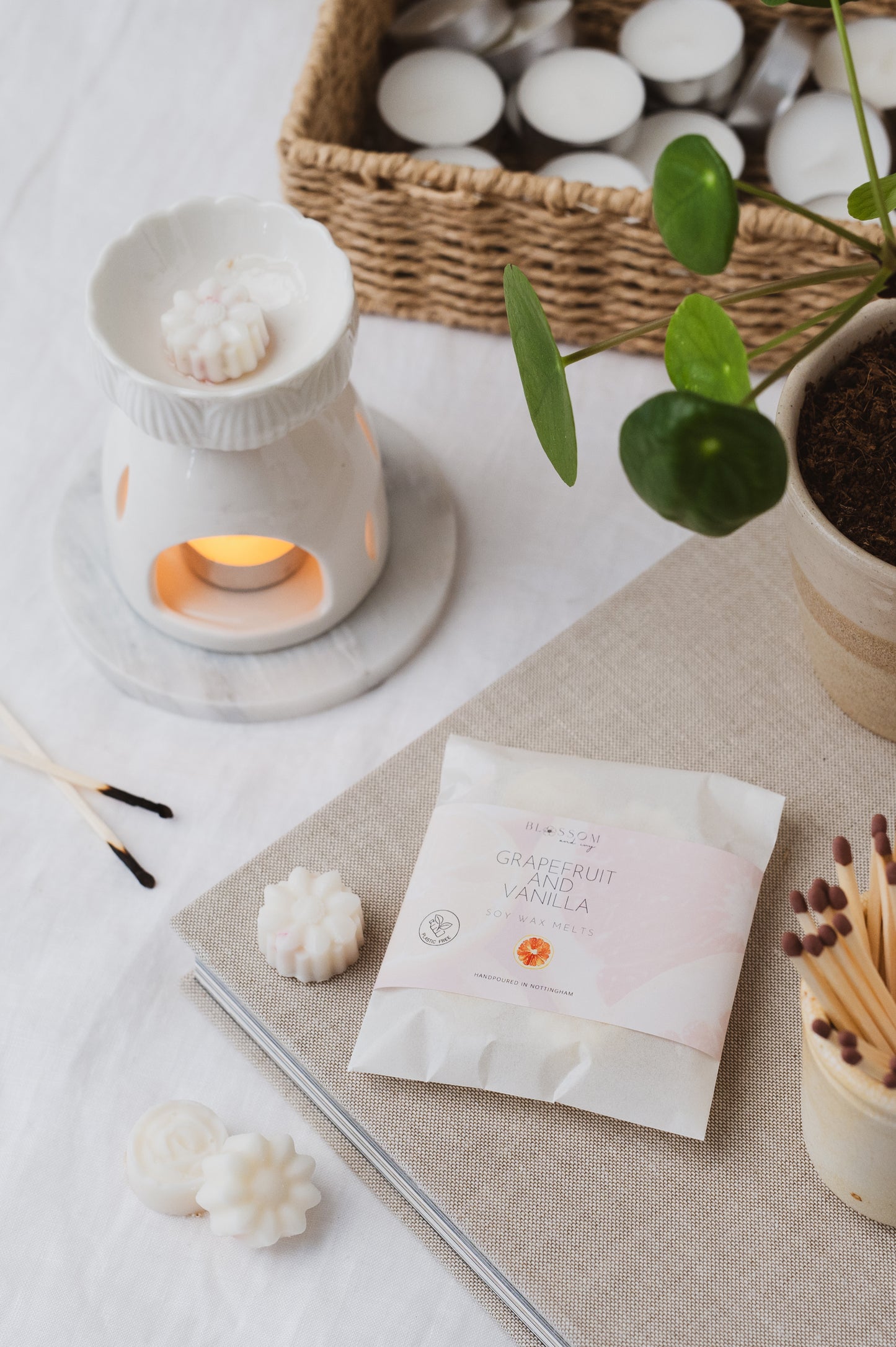 Grapefruit and Vanilla | Botanical Flower Wax Melts