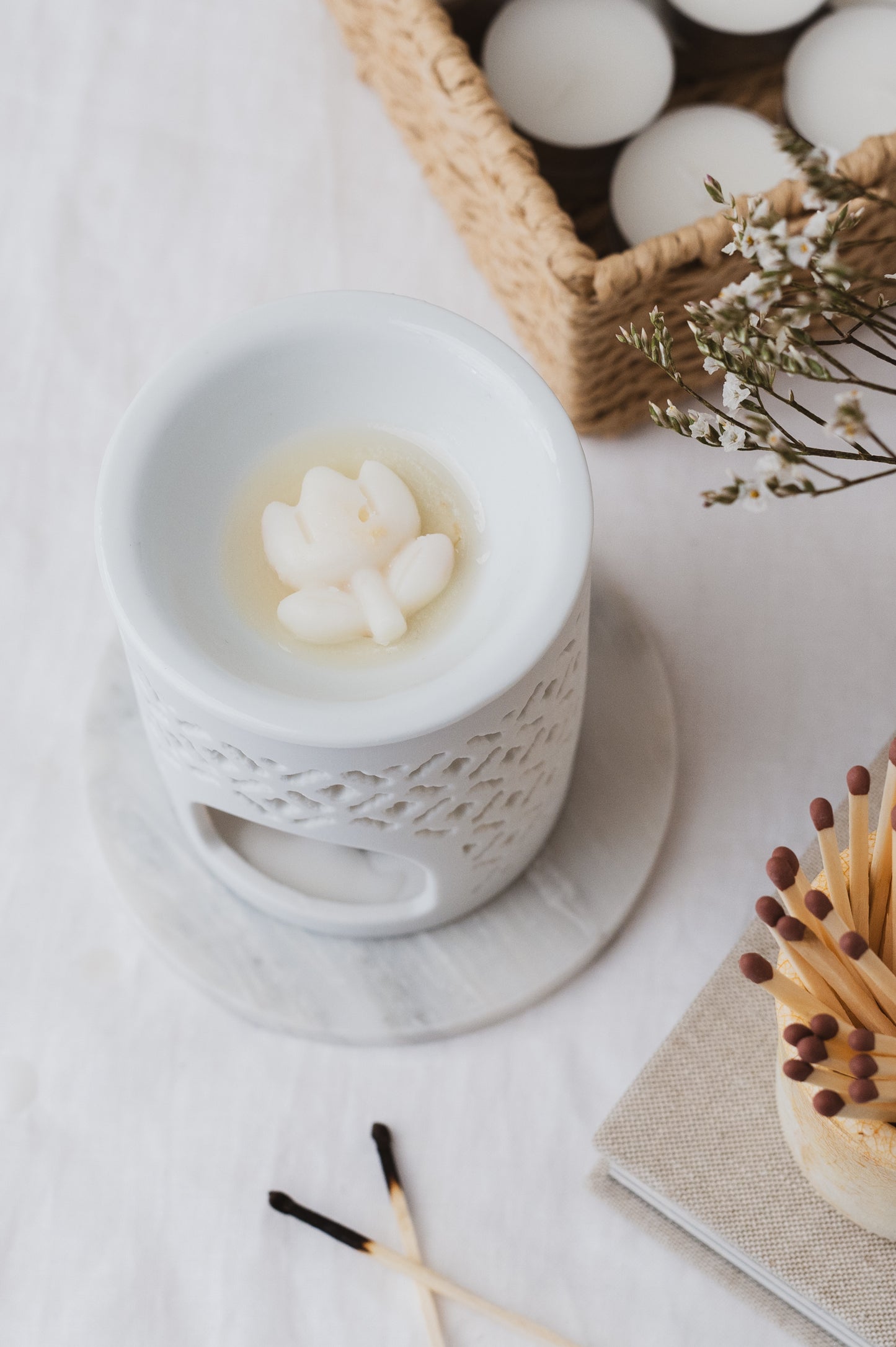 White Ceramic Orb Wax Melter – Ivy Blossom